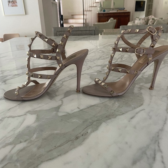 Valentino - Picture 2 of 6